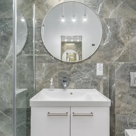 Apartment Nowy Swiat 28 By Homeprime Warschau